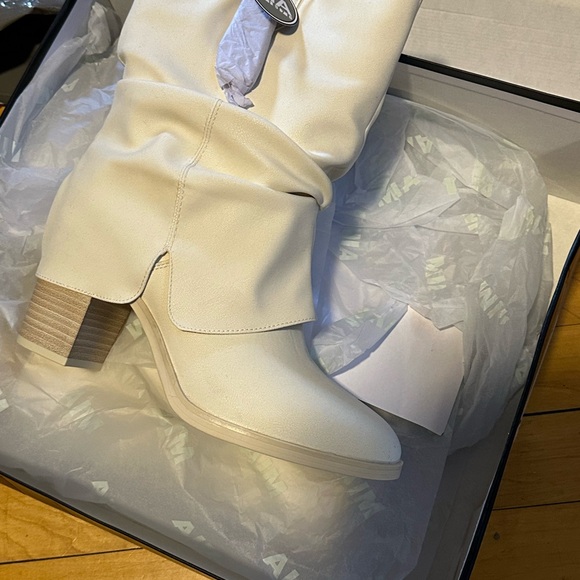 Size 8 boots MIA - Picture 3 of 5